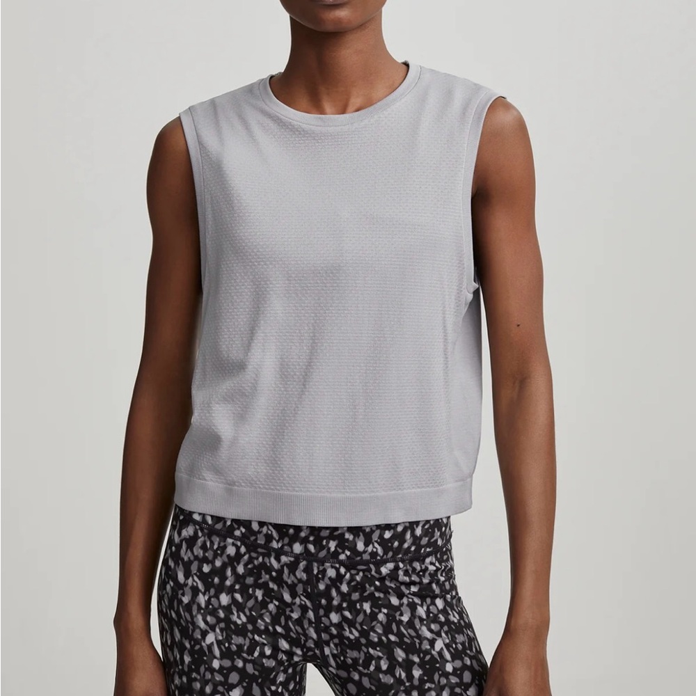 Page Seamless Crop Tank